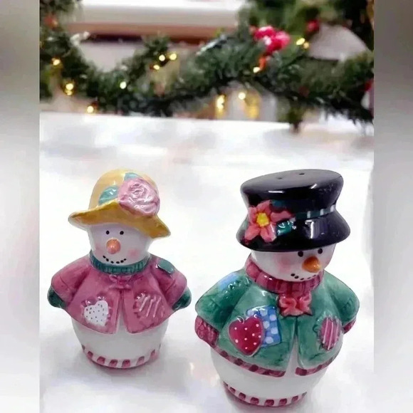 VTG Mr & Mrs Boho Snowman Wearing Sweaters Ceramic Salt & Pepper Shakers - Picture 1 of 9